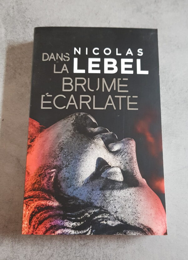 Brume écarlate