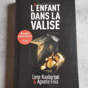 L'enfant dans la valise
