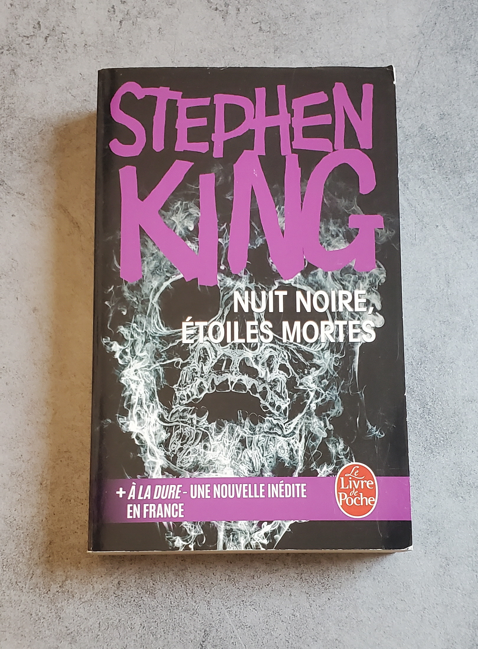 Nuit noire , étoiles mortes